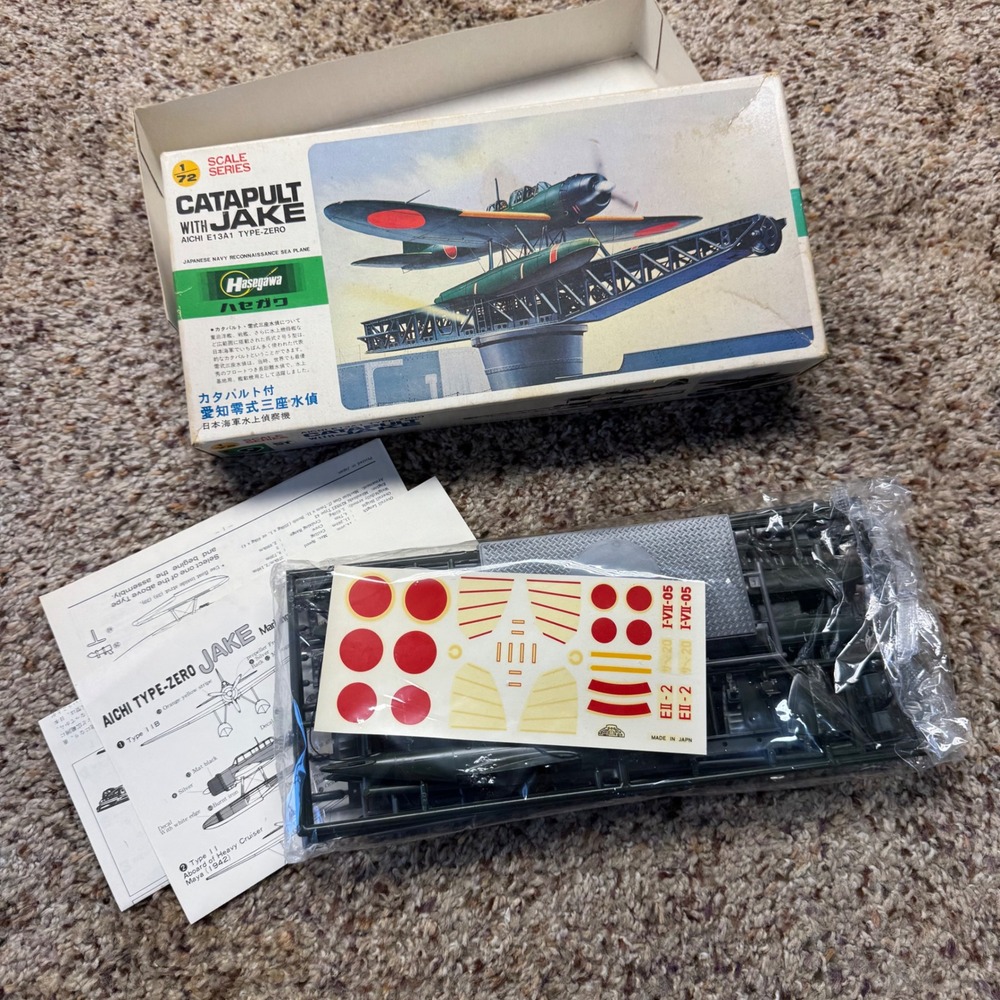 Hasegawa 1/72 Aichi E13A1 Type-Zero Jake Sea Plane with Catapult Kit JS-117
